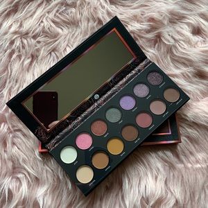🎉HP🎉 New BH Cosmetics 1991 Eyeshadow Palette
